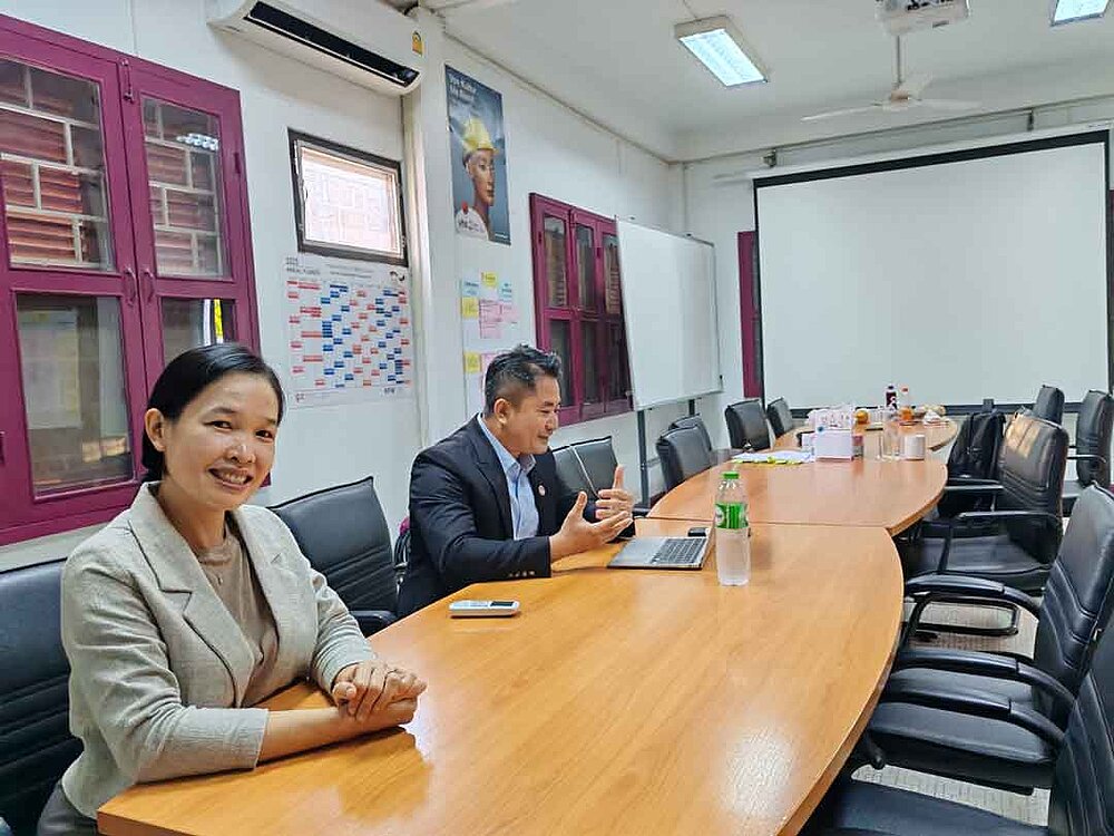 DVV International supported Ms Vannasy (left) and Mr Sengsouliya (right) from the University of Laos in obtaining their doctorates in cooperation with the University of Cologne. The picture shows them during the defence of their doctoral thesis, which took place virtually from the DVV International office in Vientiane.